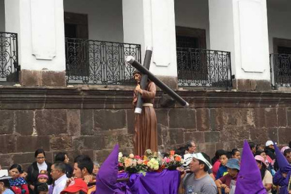 Procesión de Jesús del Gran Poder, misma que se desarrolla el Viernes Santo en el Centro Histórico de la ciudad y parte desde la plaza de San Francisco.