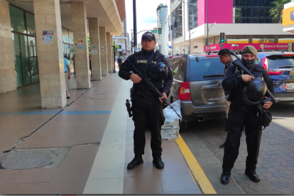 Fiscalía en su operativo.