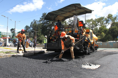 Trabajos. Varias vías de la capital son intervenidas por la Epmmop.