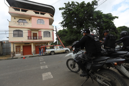 El inmueble donde inició el enfrentamiento entre organizaciones delictivas es custodiado por la Policía Nacional.