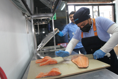 Presentación. El producto se vende en supermercados en porciones individuales a granel y empacadas o en fundas de libra.