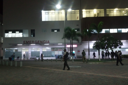 Personal policial acudió al centro hospitalario para verificar lo sucedido
