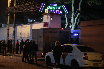 Criminales entraron a un cabaret y dispararon a clientes y trabajadores. Al salir también se ensañaron con gente de la vía pública.