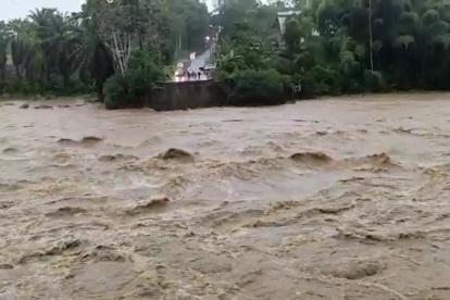 Daños. Según los moradores de la zona la corriente del río se llevó la infraestructura completa del puente