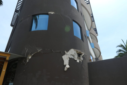 Varias edificaciones en Guayaquil y sus alrededores quedaron afectadas por el fuerte sismo.