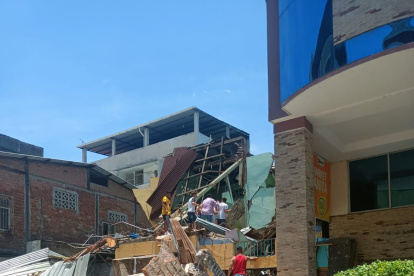 La tarde de este sábado se reportaron varios muertos, heridos y casas colapsadas tras el temblor