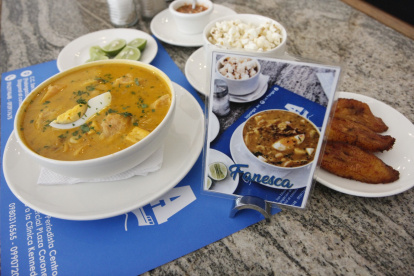 Restaurante. Elizabeth Santos, la tercera generación en el local Colada Morada.