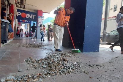 El sismo de 6.5 grados provocó daños en las fachadas de los edificios de varios cantones del país.