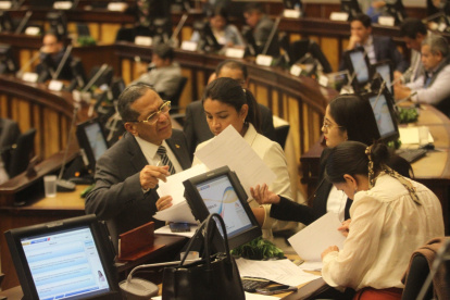 Fusión. Socialcristianos y correístas impulsan el enjuiciamiento político y salida del presidente Guillermo Lasso.