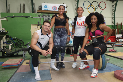 Iván Escudero, Kelin Jiménez, Samantha Becerra y Tamara Salazar en una de las prácticas en Guayaquil