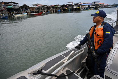 Referencial. También se hallaron armas y municiones en las tres embarcaciones.