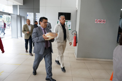 Figueroa y Molestina llegaron al Complejo Judicial con varias carpetas que dijeron fueron analizadas con rigurosidad.