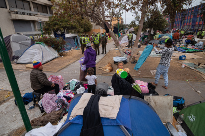 Migrantes acampan en la ciudad de Iquique (Chile), en una fotografía de archivo.