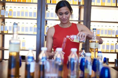 Carin Luna-Ostaseski, creadora y dueña de este whisky que se produce y se envasa en Escocia y se vende por ahora solo en Estados Unidos.