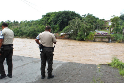 Incomunicados. La corriente se llevó la estructura del puente sobre el río Blanco y afectó a tres provincias.