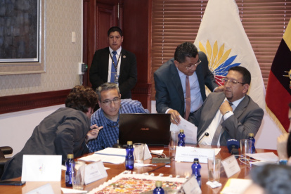 Postura. El presidente de la Asamblea, Virgilio Saquicela, se unió con su voto a continuar con el trámite de juicio.