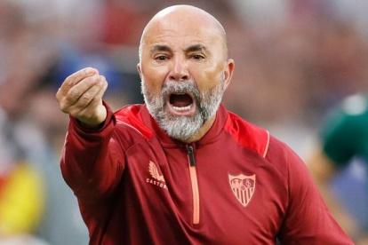 Sampaoli lleva un balance de 13 victorias, 6 empates y 12 derrotas en 31 partidos oficiales.