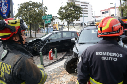 Colisión. La mañana de ayer lunes, dos automóviles colisionaron en una de las esquinas conflictivas
