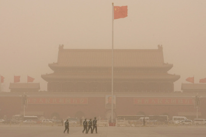 Imagen de la Ciudad Imperial China en un día de tormenta de arena en Pekín.
