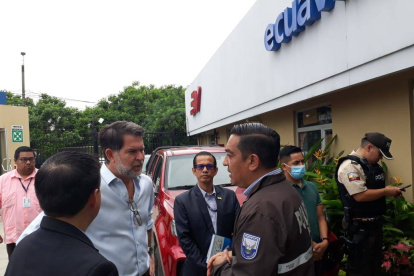 Personal de la Fiscalía visitó los medidos de comunicación televisivos que recibieron correspondencia con detonantes en su interior.