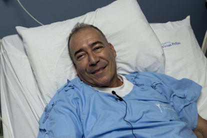 Fotografía de archivo, tomada en noviembre de 2019, en la que se registró al sacerdote nicaragüense desnacionalizado Edwing Heriberto Román Calderón, en una habitación de un hospital privado, en Managua (Nicaragua).