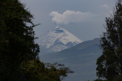 Fotografía del volcán Cotopaxi desde el Valle de los Chillos, hoy en Quito (Ecuador).