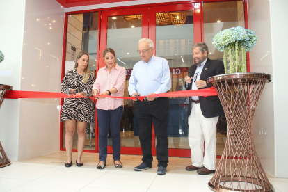 Taly Czarninski, Itzhak Shefi, Yael Czarninski y Johnny Czarninski.