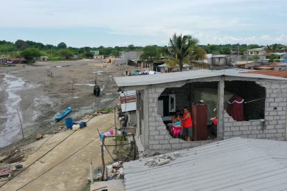 Las viviendas quedaron con las paredes rotas