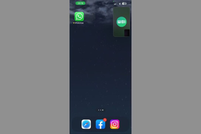 Fondo de pantalla negro y con pocas carpetas