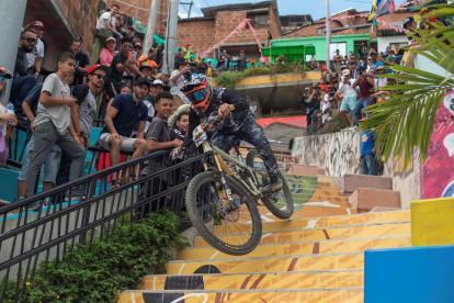 Los ciclistas participantes dieron muestras de su habilidad y técnica.