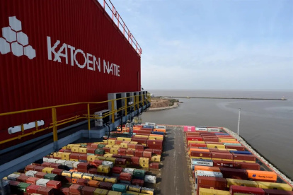 Comercio.- Las actividades comerciales en el puerto de Montevideo.