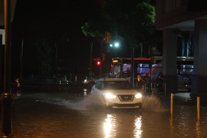 Se tenía previsto que la marea subiera a 5 metros y el agua se rebosara en diferentes zonas.