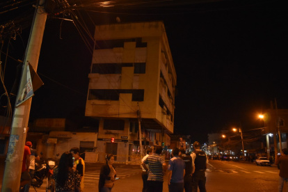 El edificio está en el centro de Machala y ha Sido bautizado como el "inmortal".