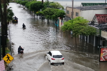 Situación. Cerca del centro comercial City Mall, en el norte, los conductores se vieron en aprietos.
