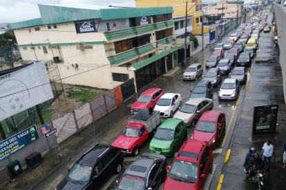 La avenida Francisco de Orellana, en el norte de Guayaquil, es una de las arterias más afectadas por el intenso tráfico.