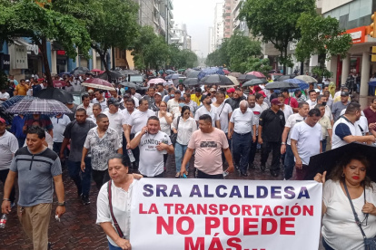Los transportistas piden que el pasaje del bus urbano suba a 40 centavos.