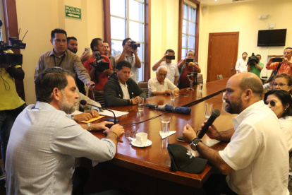 El gobernador del Guayas Francesco Tabacchi y Christian Sarmiento de la Fetug dialogarán el 5 de abril con Aquíles Álvarez sobre el incremento del pasaje de bus.