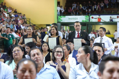 Acto. Autoridades electas el 5 de febrero recibieron sus credenciales.
