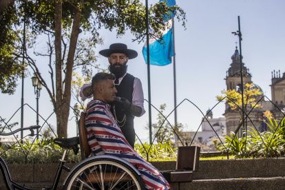 Pepe Barbero, como lo conocen a José, dice que un corte puede cambiar tu aspecto.