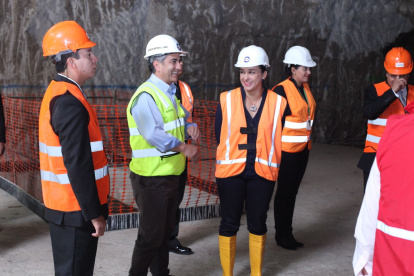 Inicios. El exalcalde Barrera, cuando empezaron las obras, con Gabriela Rivadeneira.