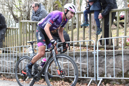 El español Dani Navarro está cumpliendo su temporada número 19 como ciclista profesional.
