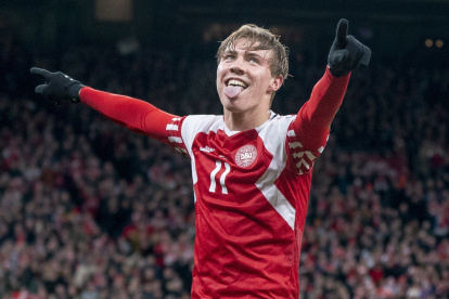 Copenhagen (Denmark), 23/03/2023.- Denmark"s Rasmus Hoejlund celebrates after scoring his second goal during the UEFA EURO 2024 qualification match between Denmark and Finland in Copenhagen, Denmark, 23 March 2023. (Abierto, Dinamarca, Finlandia, Copenhague) EFE/EPA/Liselotte Sabroe DENMARK OUT