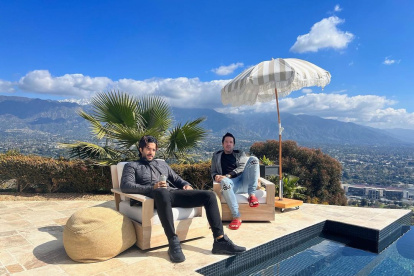 Según información compartida por la disquera, el dúo suma 8.1 billones de reproducciones combinadas en las plataformas digitales.