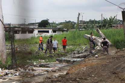 La estructura que colpasó tiene aproximadamente 50 metros de longitud