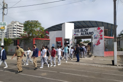 La Unidad Educativa Eloy Alfaro forma parte de la zona 1.