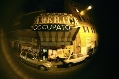 Roma. En el año 2014 los jóvenes decidieron sacar el cine a la calle, en una demostración de resistencia.