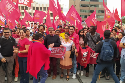 A los maestros se unieron algunos asambleístas de Pachakutik y otros activistas de la tendencia.