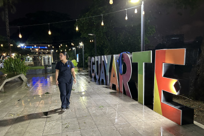 Indiferencia. Pocas personas se observan paseando por la desgastada Guayarte