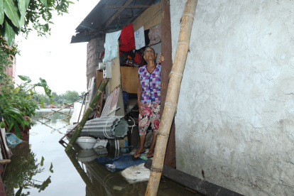 Escenario.  Nellys Ortiz decidió quedarse en su casa. No quiere dejar el sitio y se aferra a poder apuntalar la vivienda cuando las condiciones económicas lo permitan.