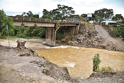 El camino sinuoso a Machala. La ruta hacia la Capital Bananera del Mundo cuenta con varios puentes bailey, algunos con más de 30 años de construidos, y varios tramos a dos carriles. 3. La intermitencia hacia Cuenca. Además de los constantes derrumbes en Molleturo, algunos tramos han colapsado por las intensas lluvias.